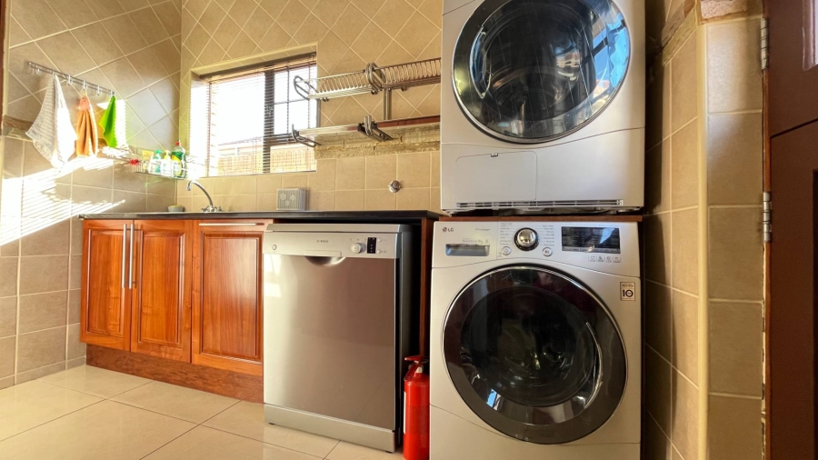 3 Bedroom Property for Sale in Heiderand Western Cape